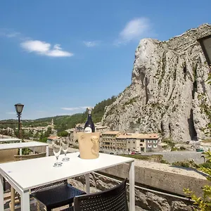 De La Citadelle Hotel